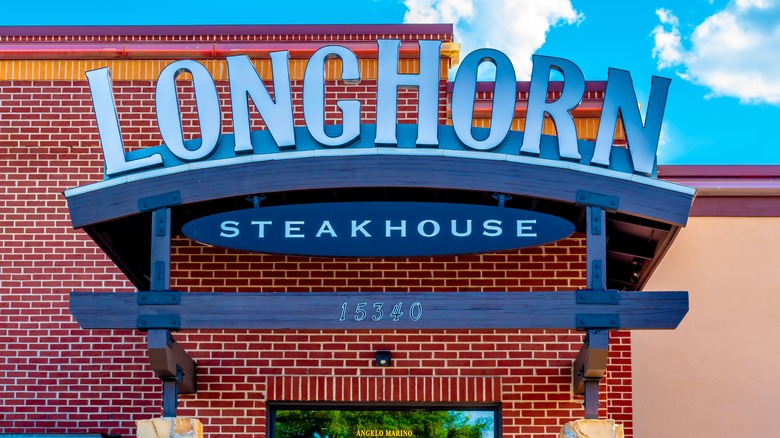 LongHorn Steakhouse storefront