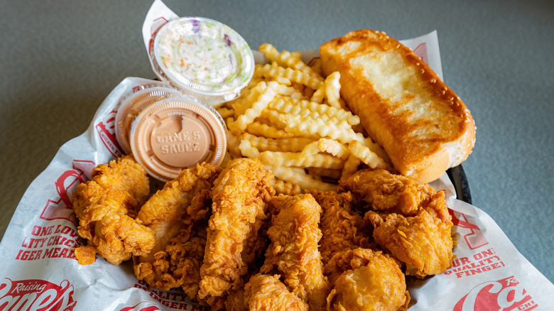 raising cane's chicken, slaw, fries