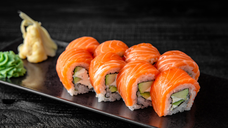 salmon sushi roll