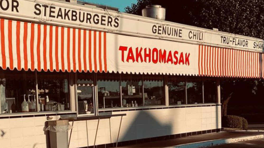Steak 'n Shake retro exterior