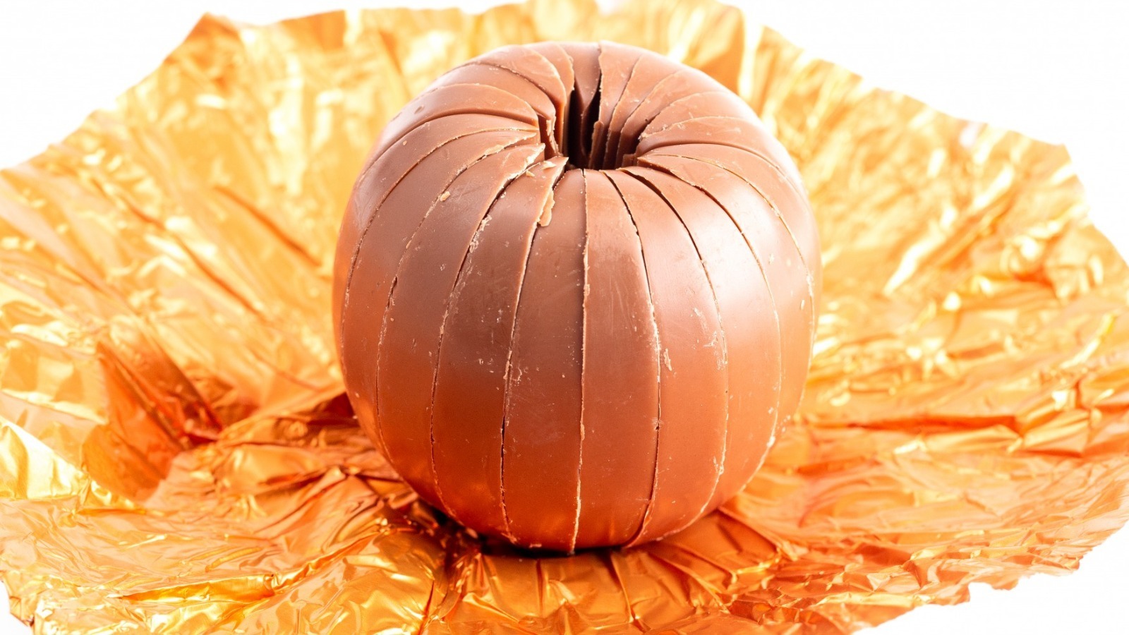 The Reason This Luxury Housing Complex Has A Chocolate Orange Fountain the-reason-this-luxury-housing-complex-has-a-chocolate-orange-fountain