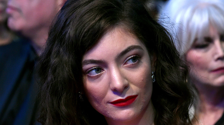 Lorde giving side-eye