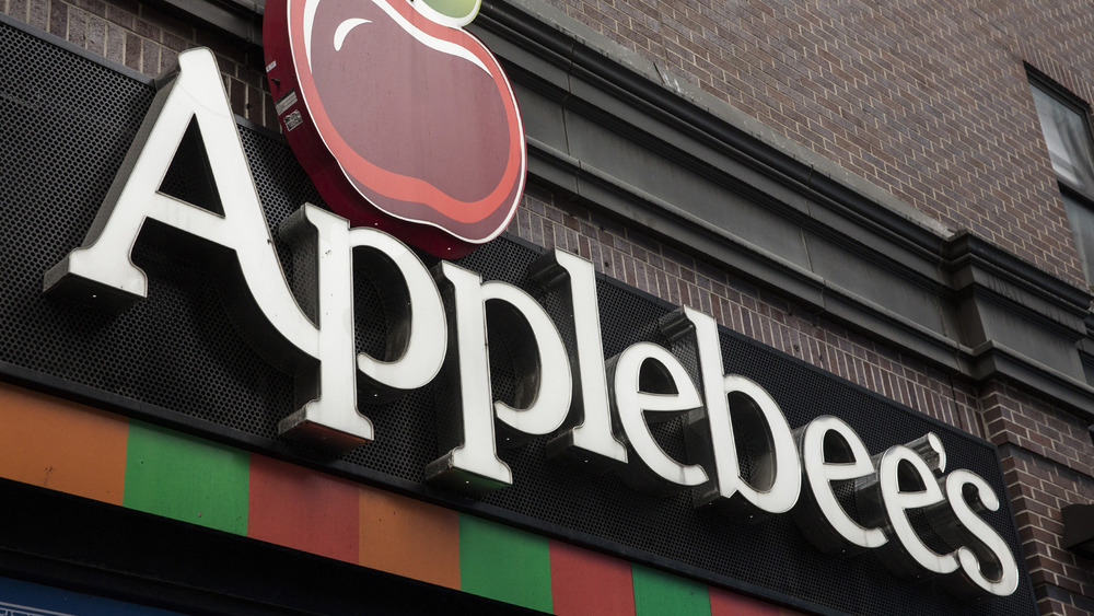 A photo of the Applebee's restaurant logo