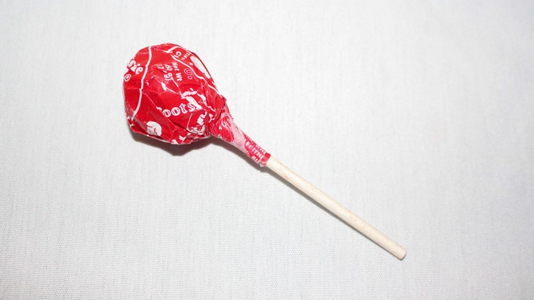 single cherry Tootsie Pop