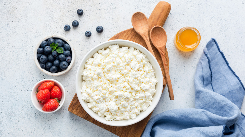 Cottage cheese with fruit