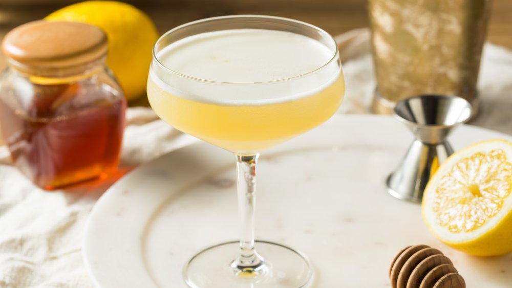 Bees Knees cocktail with honey and lemon