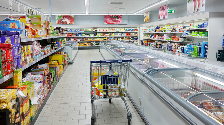 Aldi aisle with shopping cart