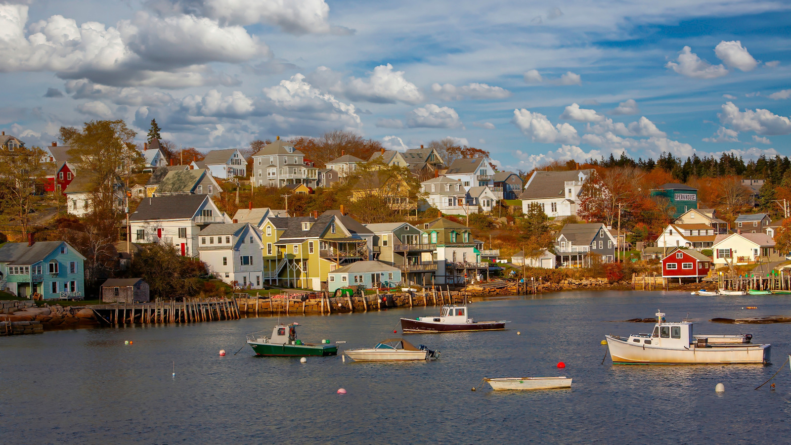 <a href="https://www.mashed.com/2229437/tiny-lobster-fishing-village-main-stonington-lobster-capital/" target="_blank">The Remote Maine Town Known As The State’s Lobster Capital</a>