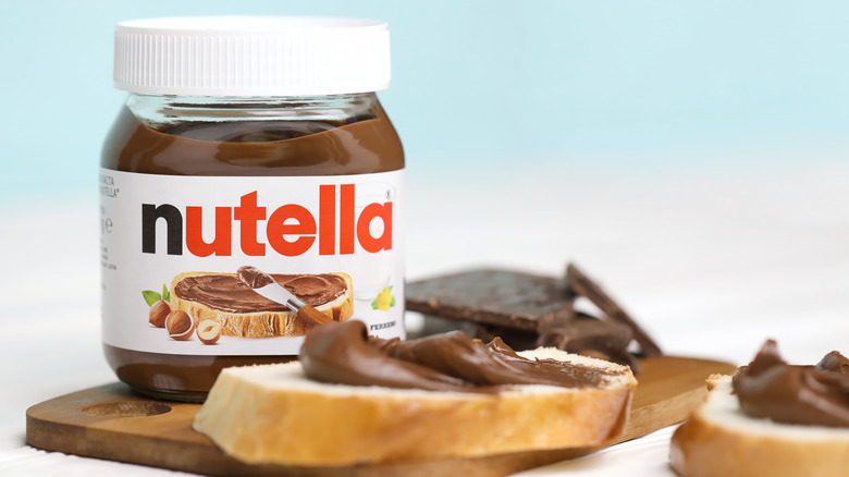 Nutella on bread 