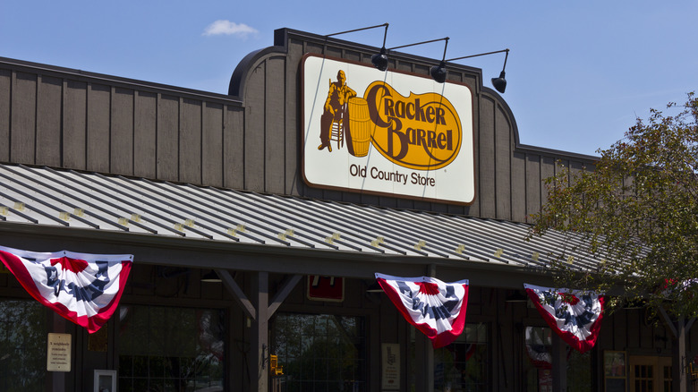 Cracker Barrel store