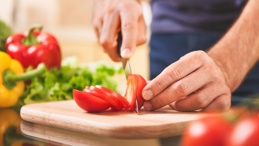 cutting tomato