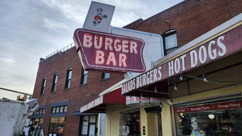 Exterior of Burger in Bristol, Virginia
