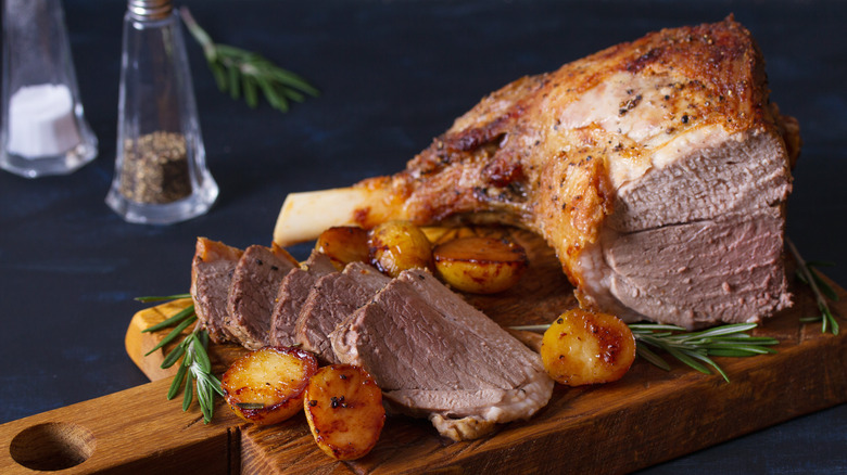 Leg of lamb with potatoes