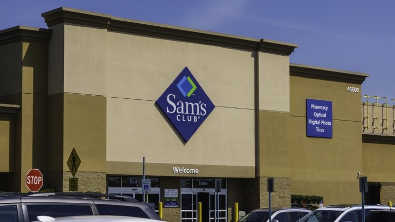 Outside of a Sam's Club location