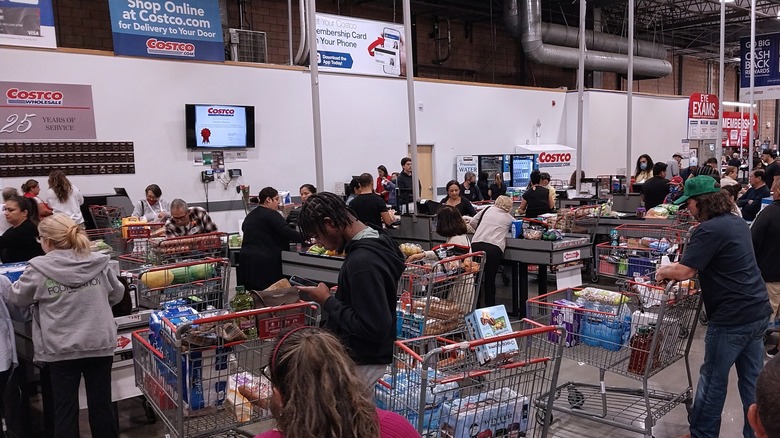 long checkout lines at costco