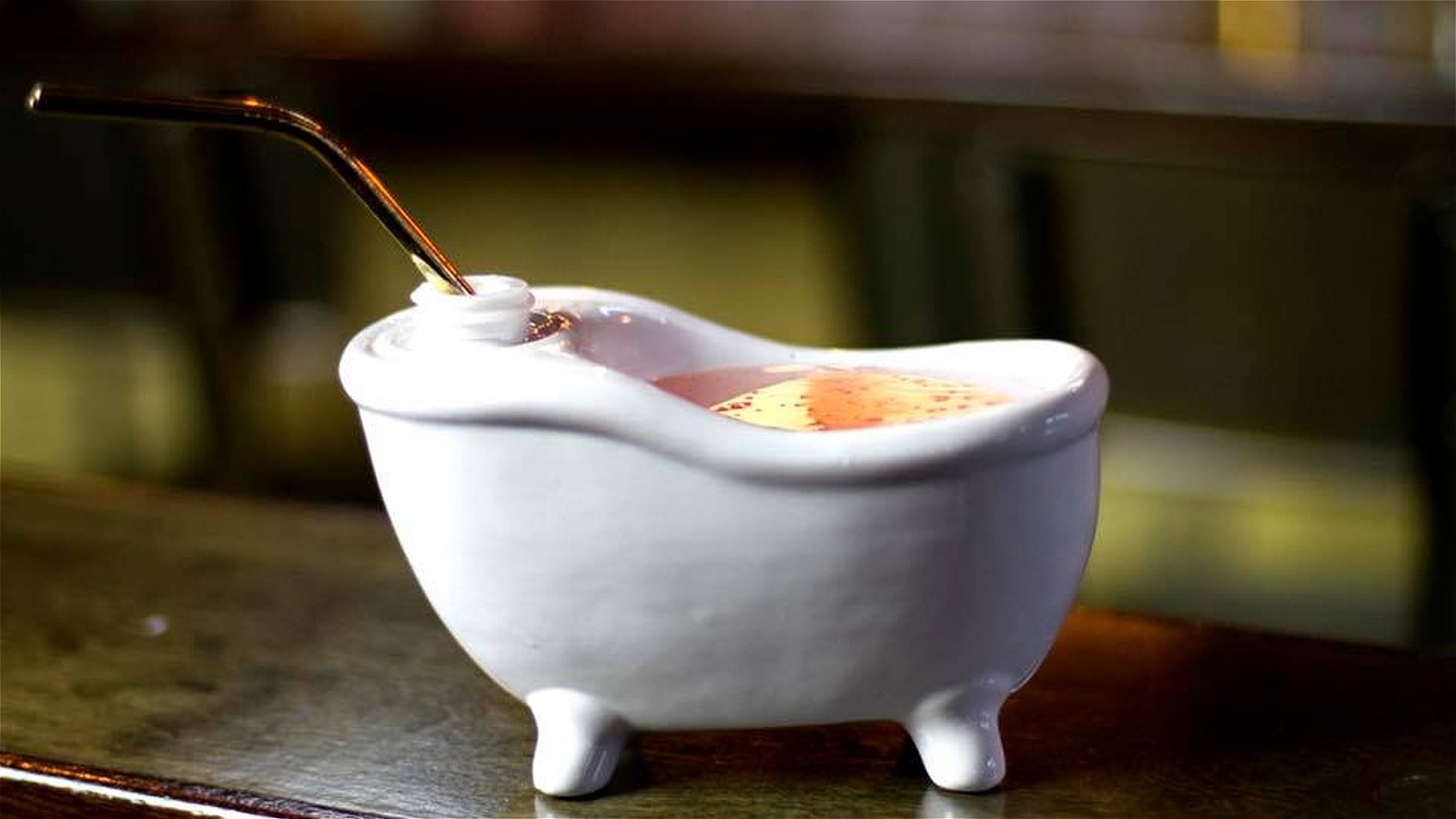 The Seattle Restaurant That Serves Cocktails In Bathtub And Flamingo