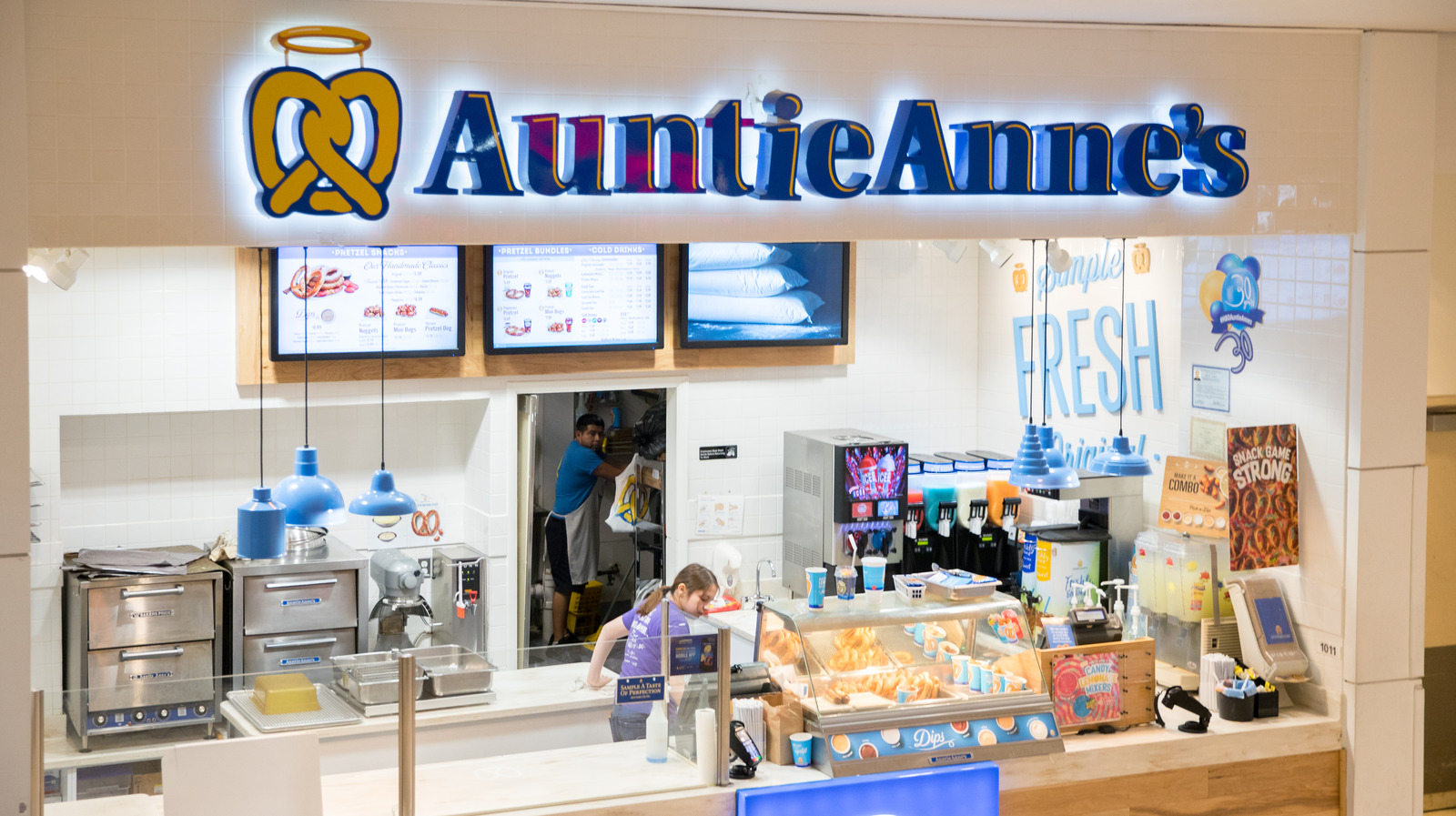 The Secret Ingredient In Auntie Anne's Pretzel Dough Is Likely ...
