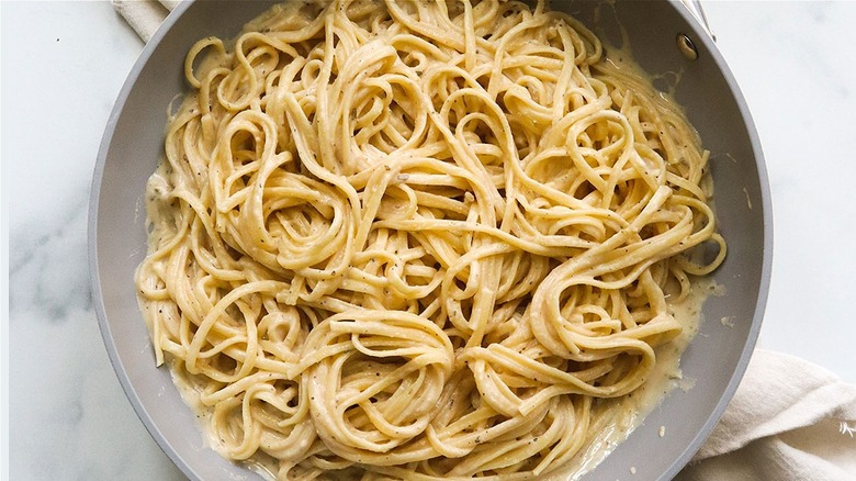 creamy hummus pasta 