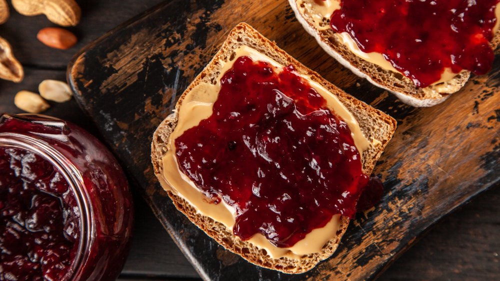 The Secret To Making The Perfect Peanut Butter And Jelly Sandwich