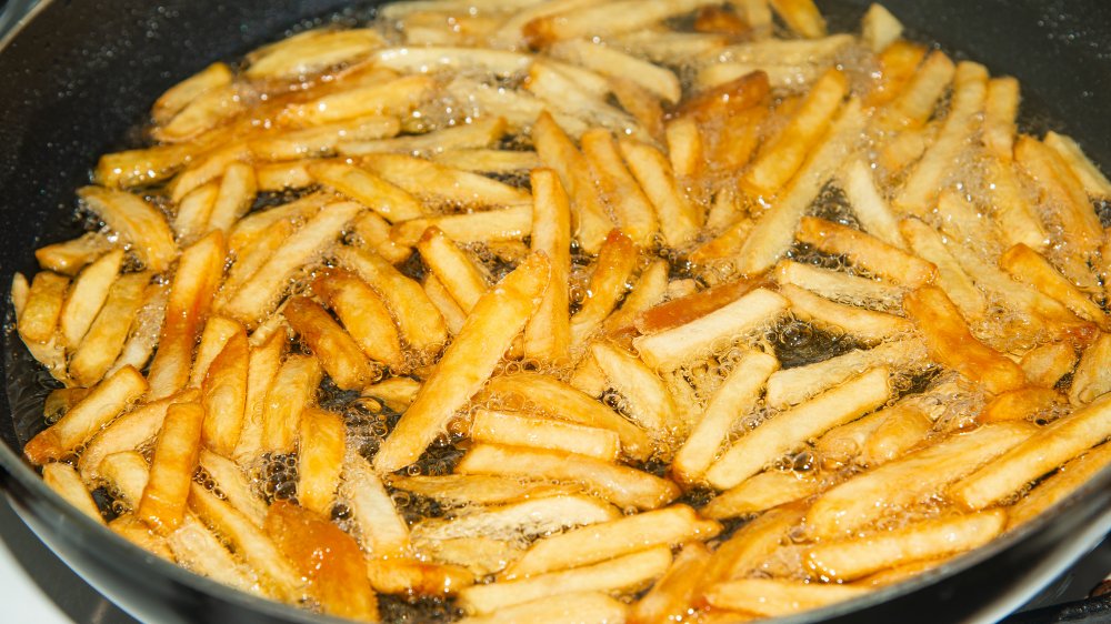 Patatine fritte in padella