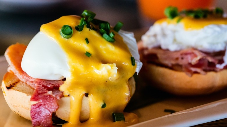 Classic eggs Benedict 