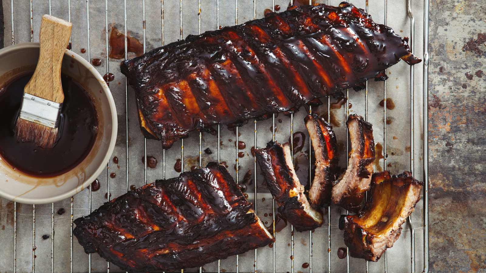 <a href="https://www.mashed.com/1795656/reheat-ribs-without-losing-their-juiciness/" target="_blank">The Secret To Reheating Ribs Without Losing Their Juiciness</a>