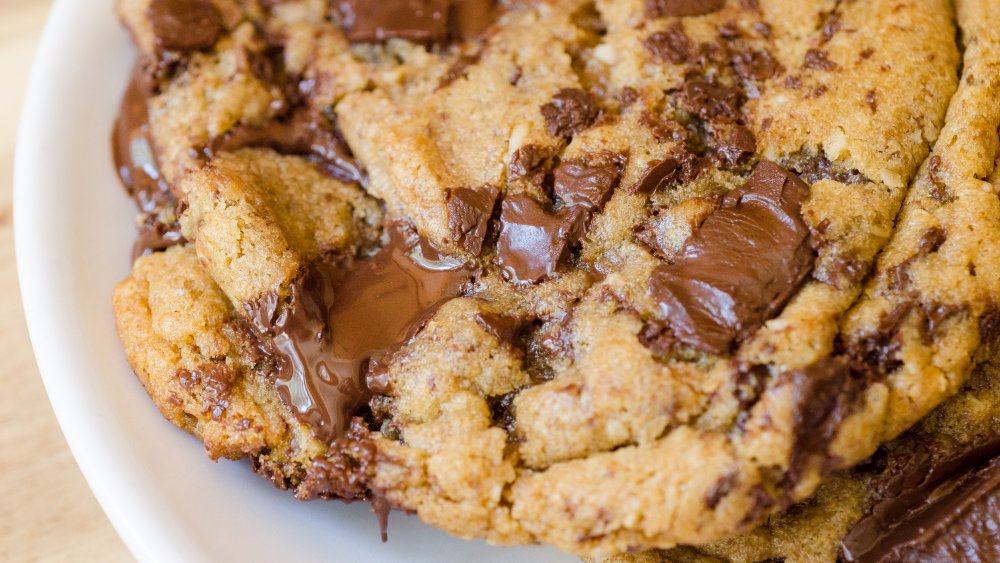 crinkled chocolate chip cookies