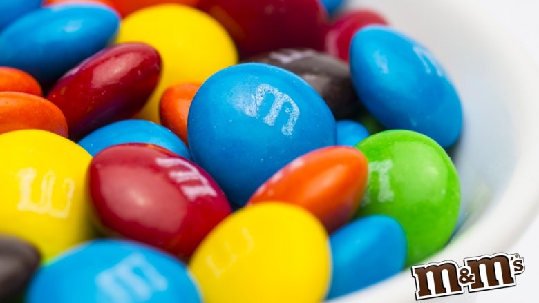 M&M'S USA - Looks like Yellow just couldn't help himself around