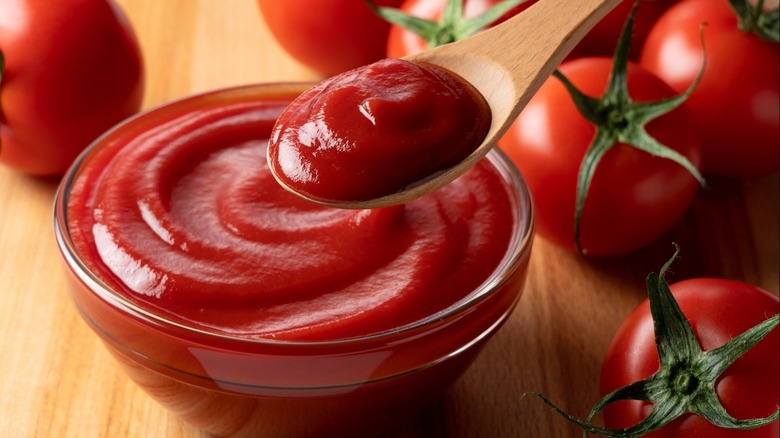 Tomato ketchup in glass bowl