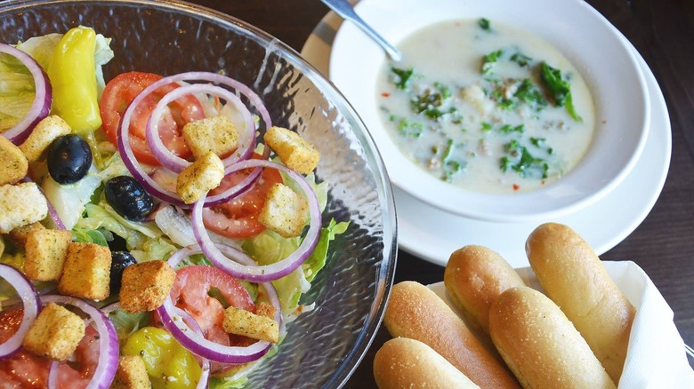 Olive Garden soup, salad, and breadsticks