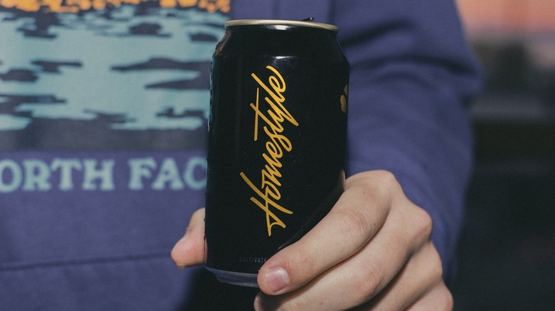 hand holding a Homestyle IPA can