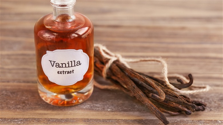 Bottle of vanilla extract 