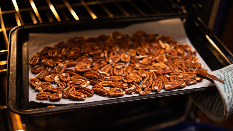 toasting pecan in oven