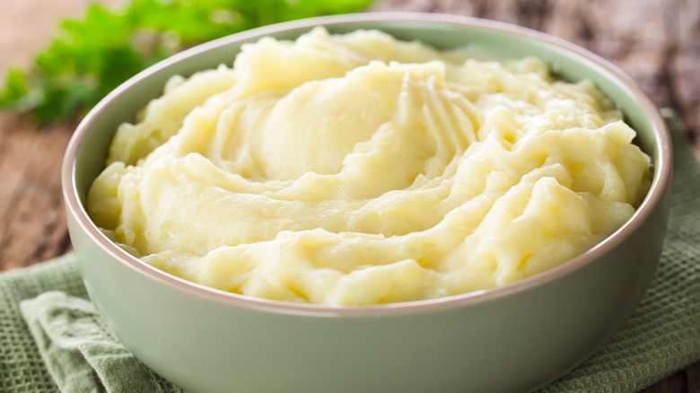 Bowl of mashed potatoes