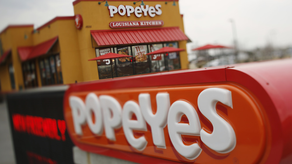 Popeyes restaurant exterior with sign