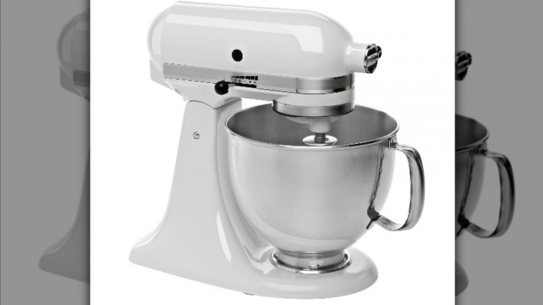 https://www.mashed.com/img/gallery/the-stand-mixer-ina-garten-swears-by/the-kitchenaid-is-inas-favorite-stand-mixer-1639601283.jpg