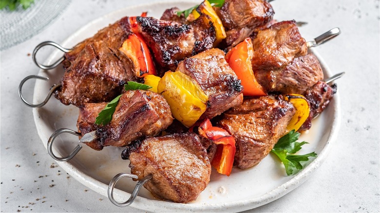 beef kebabs with vegetables