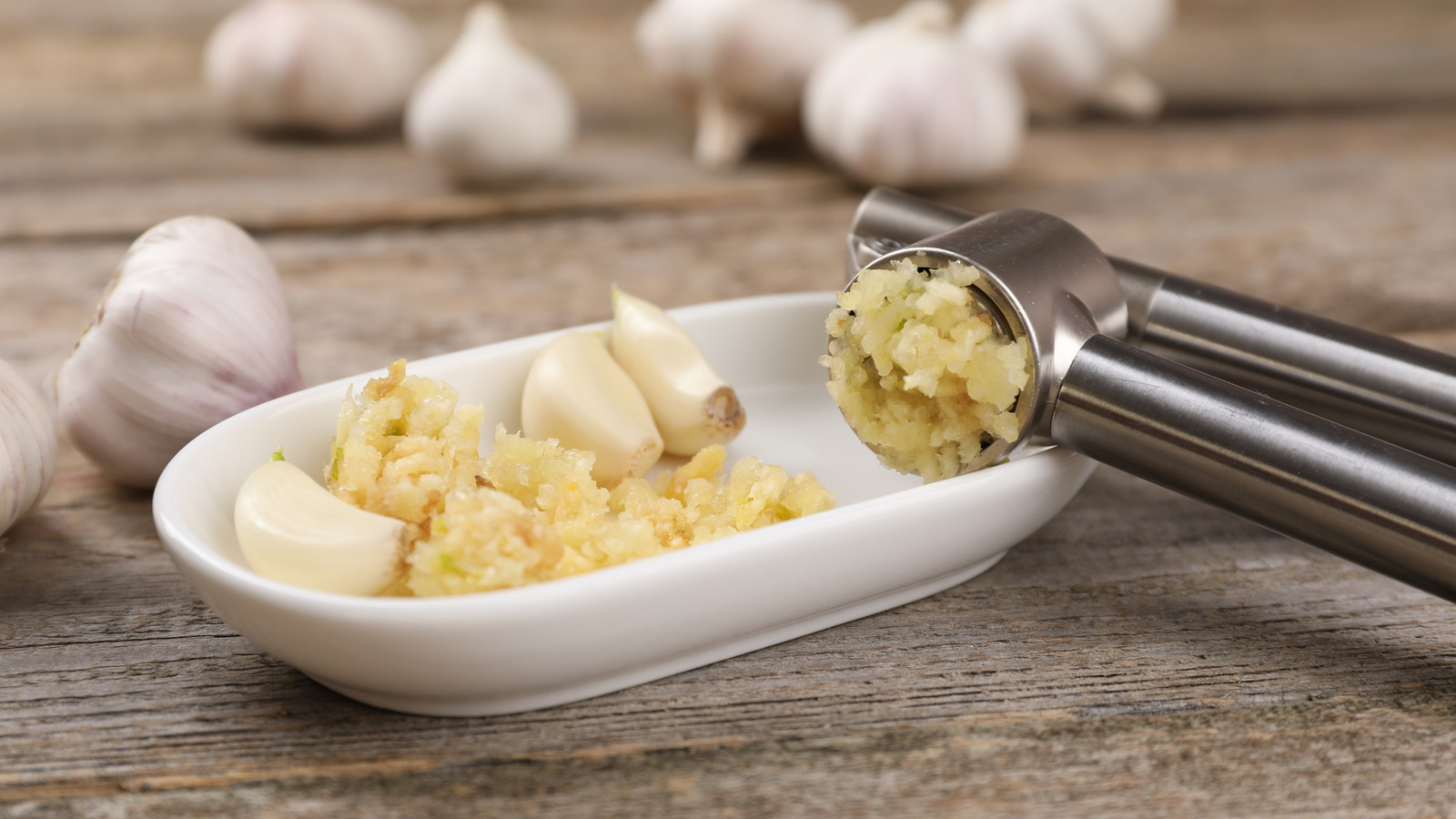 <a href="https://www.mashed.com/1797938/jarred-garlic-storing-mistake/" target="_blank">The Storing Mistake You’re Making With Jarred Garlic</a>