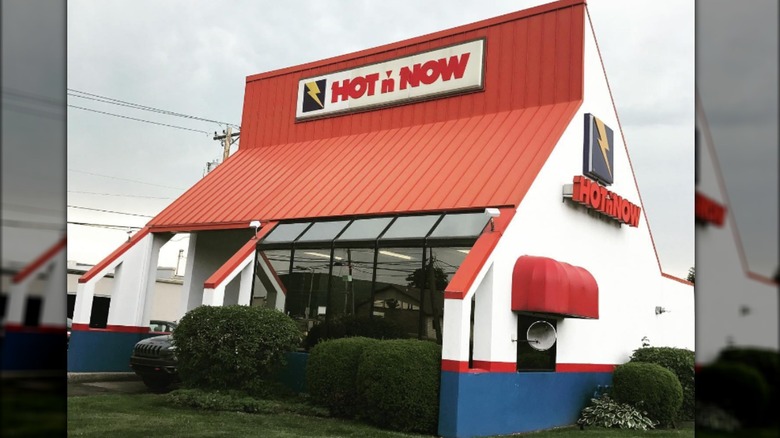 Hot 'n Now restaurant front
