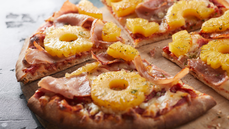 Pineapple pizza