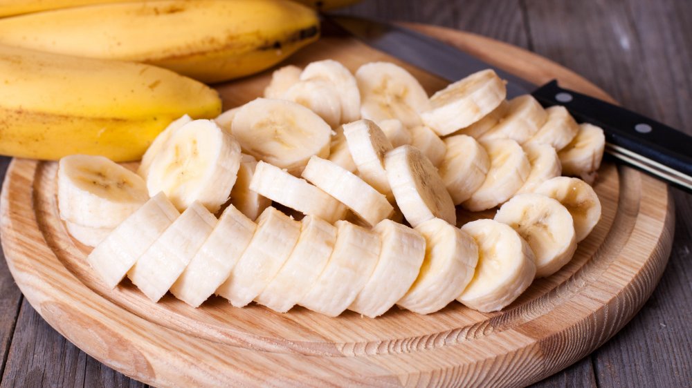 Cut-up bananas on a cutting board