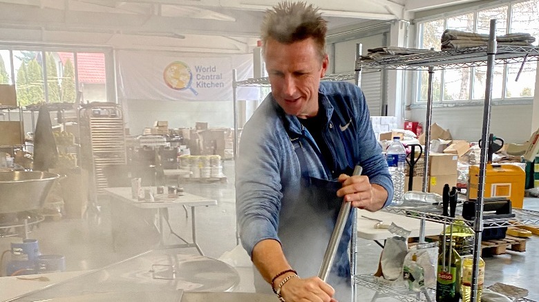 Marc Murphy volunteers with World Central Kitchen