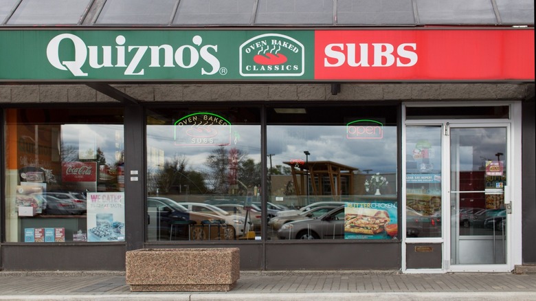 Quiznos subs storefront