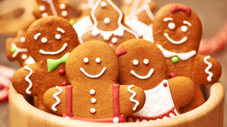 A bowl of gingerbread cookies