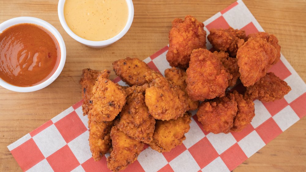boneless chicken wings and dipping sauce