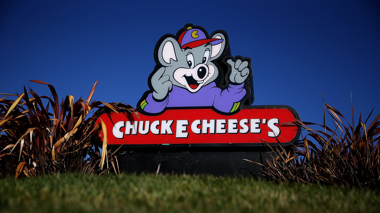 A Chuck. E. Cheese sign