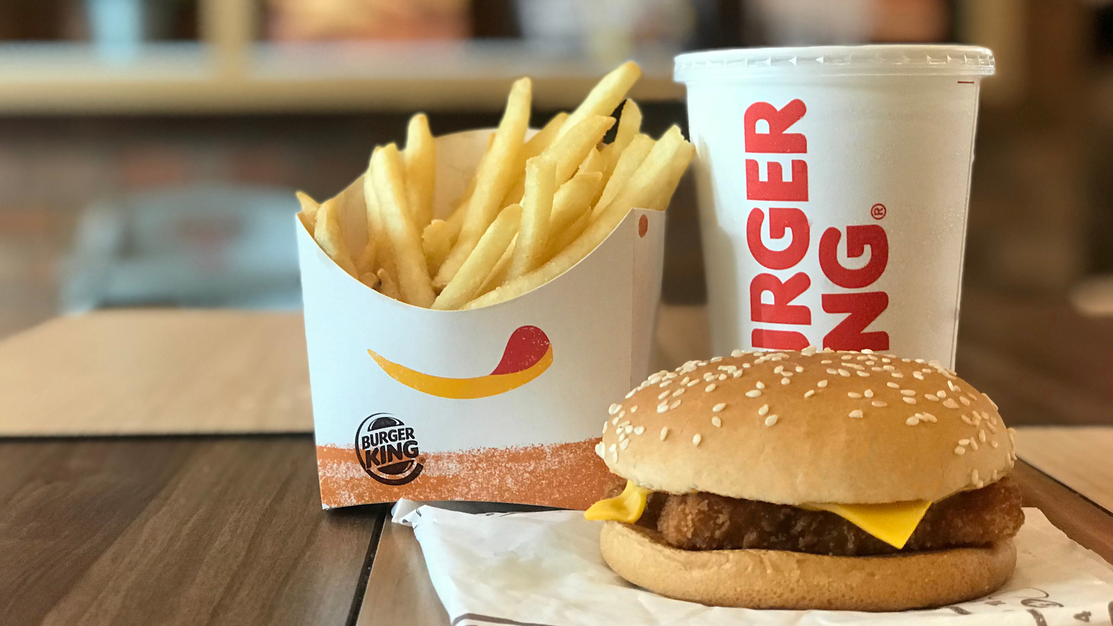 Burger King dá desconto para quem apresentar um item brasileiro