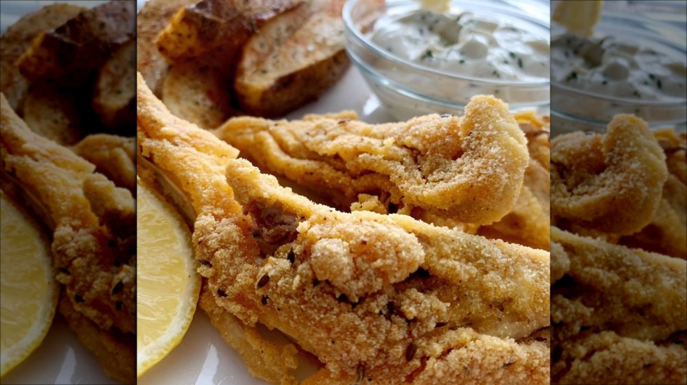 Vegan fried fish with lemon and tartar sauce