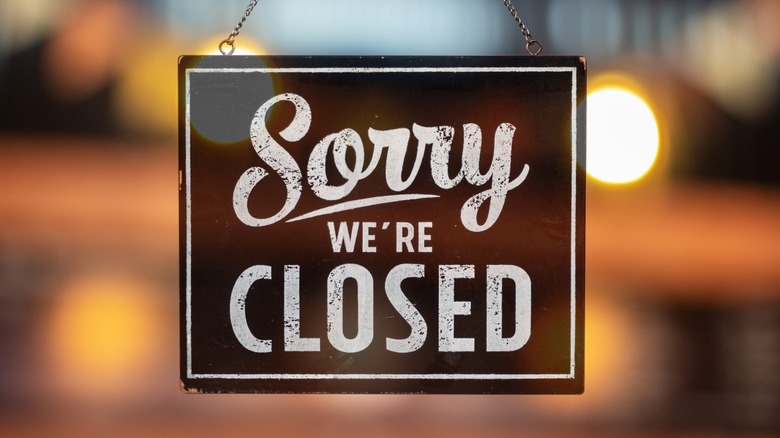 Restaurant closed sign