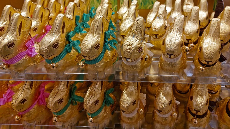 Lindt gold easter bunny in a pack